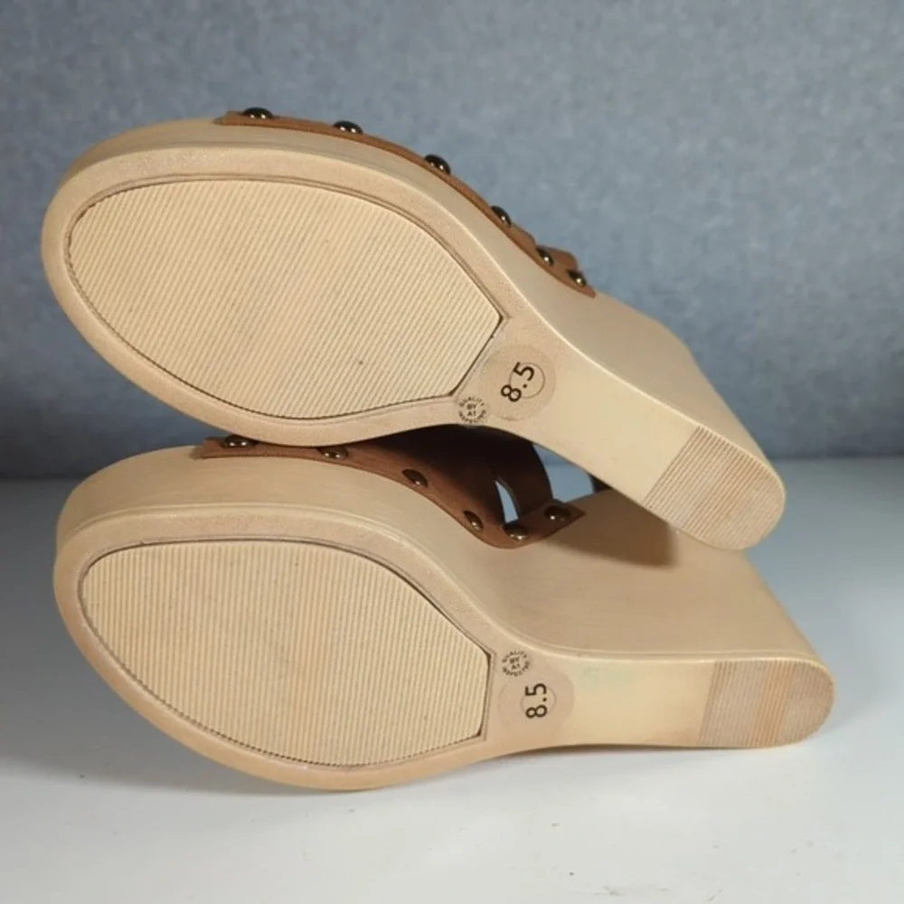 a.n.a. Women' s Downy Wedge‎ Sandals 8.5M Camel Color NEW 4.5 In Wedge Y2K 90s